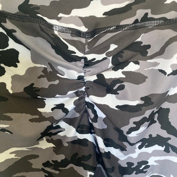ABS2B high waist camo print scrunch butt capri leggings size medium - Picture 4 of 5